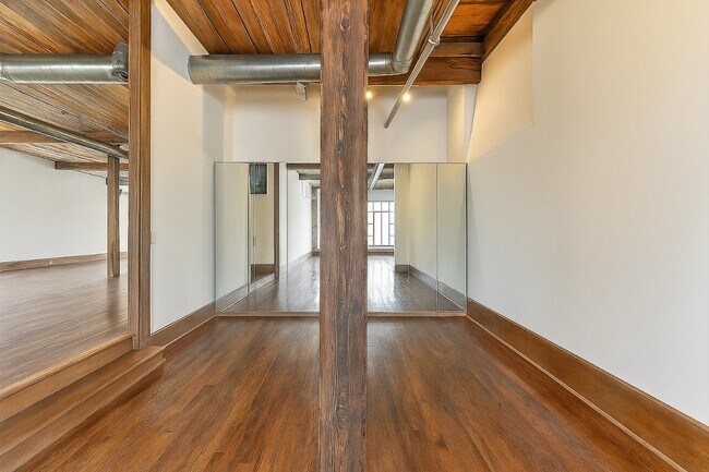 Building Photo - 161 Mangum St SW