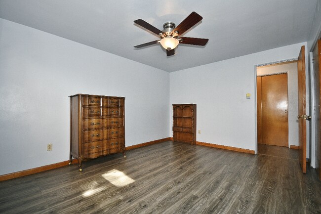 Building Photo - 2236 Brownsville Rd