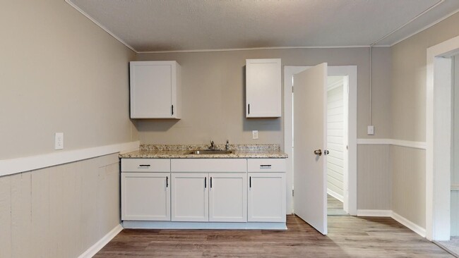Building Photo - Cudell neighborhood. - 2 bedroom/1 bathroo...