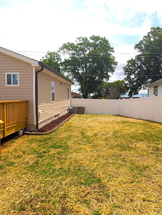 Building Photo - 100% Updated Home!  Sterling Elementary School! Easy Access I-485!