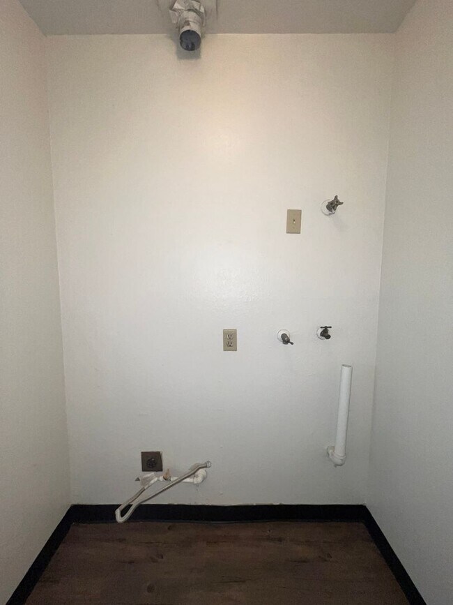 Building Photo - 3236