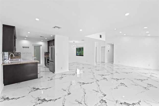 Building Photo - 730 SW 95 Terrace