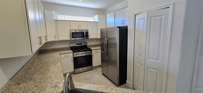 Building Photo - 15810 Sunny Day Dr