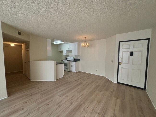 Building Photo - 10241 Commerce Ave