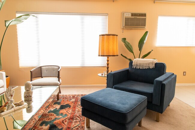 Building Photo - 960 Larrabee St