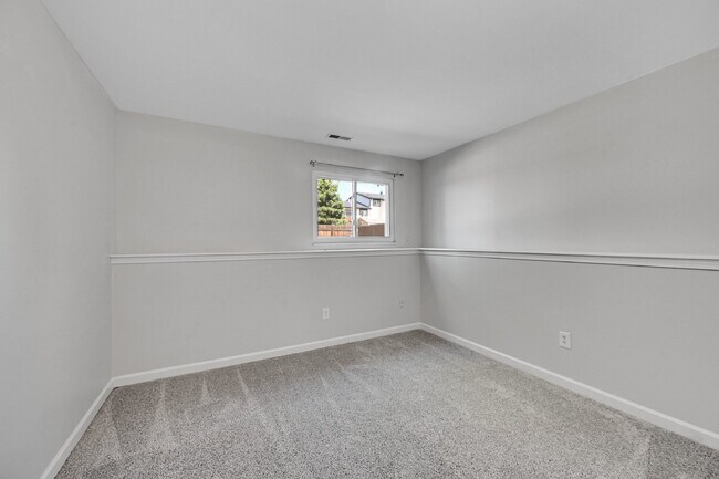 Building Photo - $2,100.00 - 3 Bed,1.5 Bath, Single Family ...