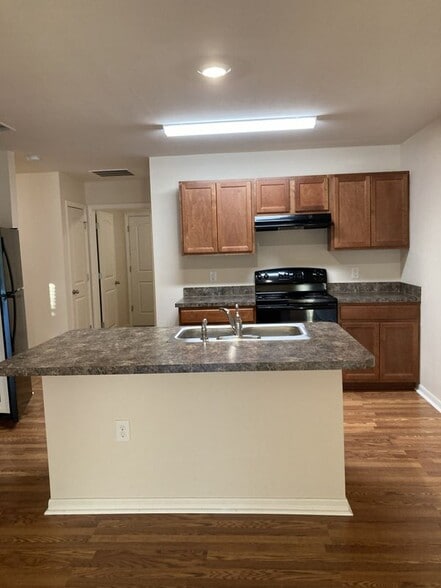 Building Photo - 26335 Explorer Rd