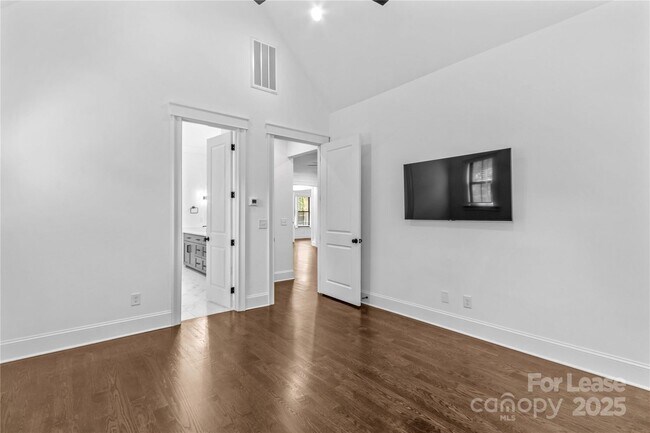 Building Photo - 269 Conroy Ave