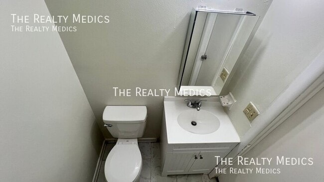 Building Photo - 526 S Thompson Ave