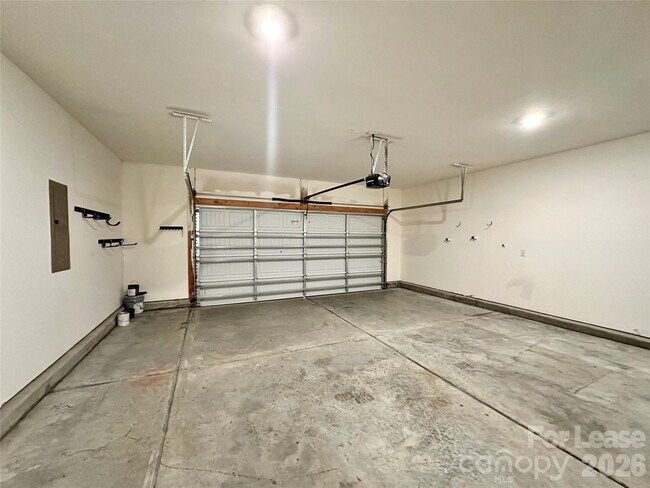 Building Photo - 410 Cranford Dr