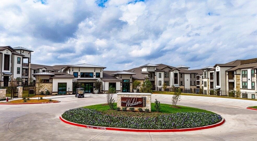 Building Photo - 2425 Central Expy