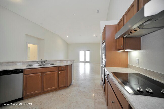 Building Photo - 117 Lancha Cir