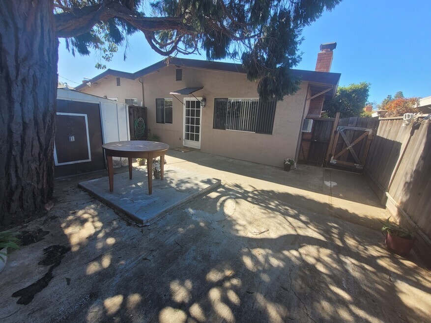 Your private patio! - 1586 Albatross Dr