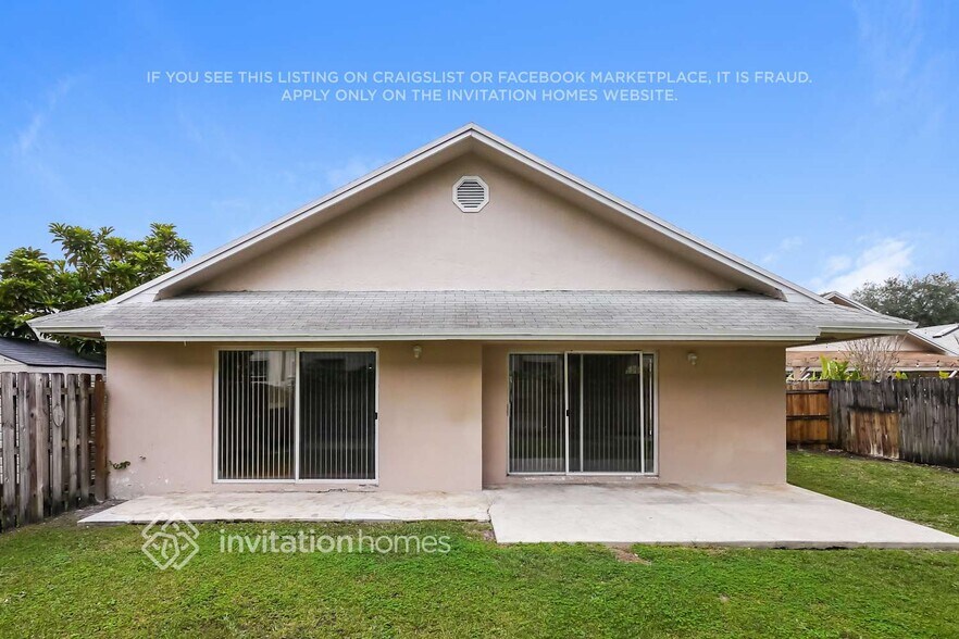 Building Photo - 9900 SW 59th Ct