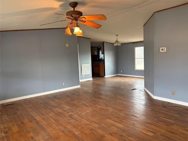 Building Photo - 120 Boxwoods Dr