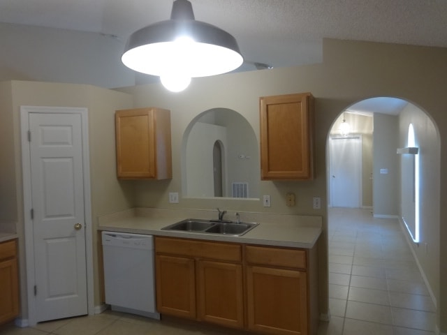 Building Photo - 2056 Redwood Cir NE