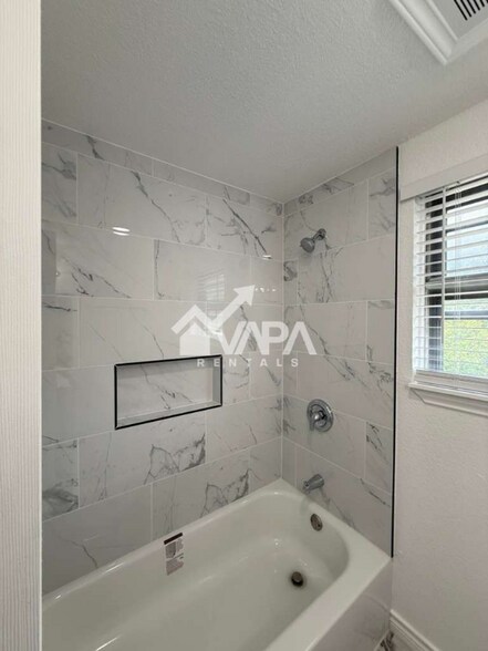 Building Photo - 4351 Sun Vista Ln