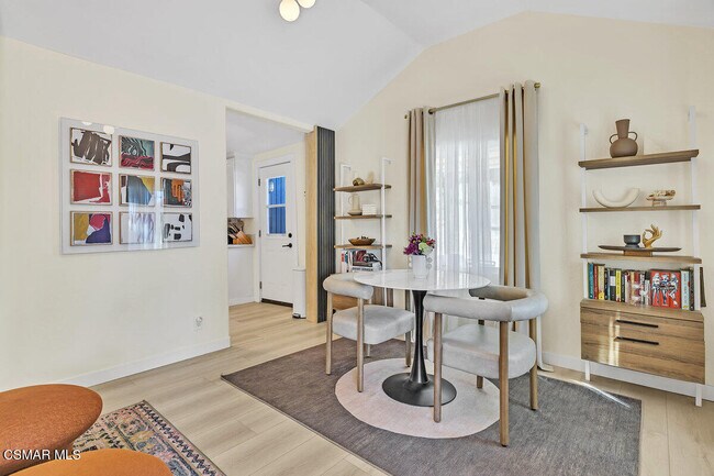 Building Photo - 2855 Los Feliz Dr