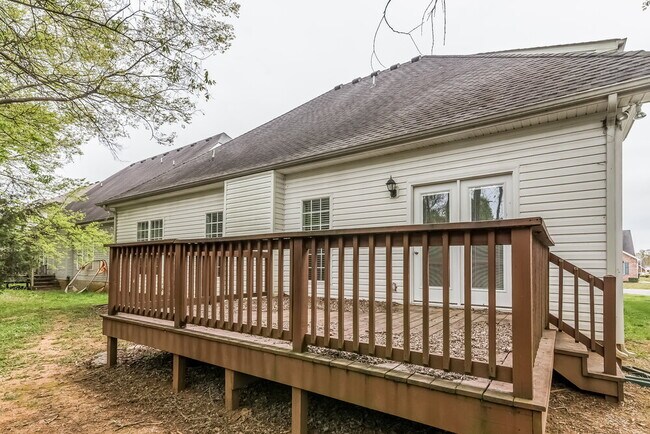Building Photo - 2137 Aberdeen Cir