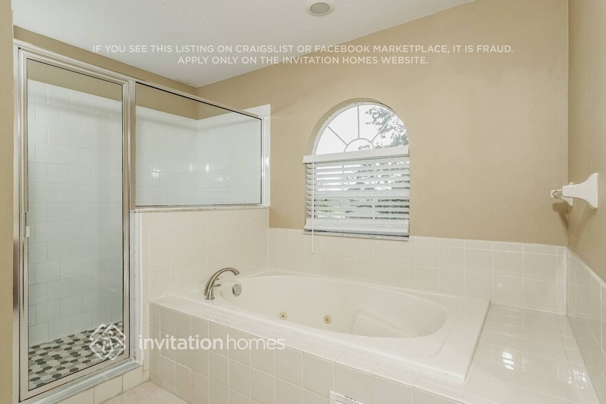 Building Photo - 220 Cimarron Dr