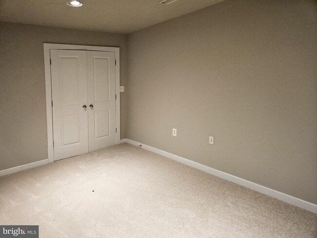 Building Photo - 12 S Regester St