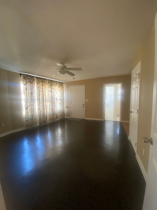 Building Photo - 409 E Puente St