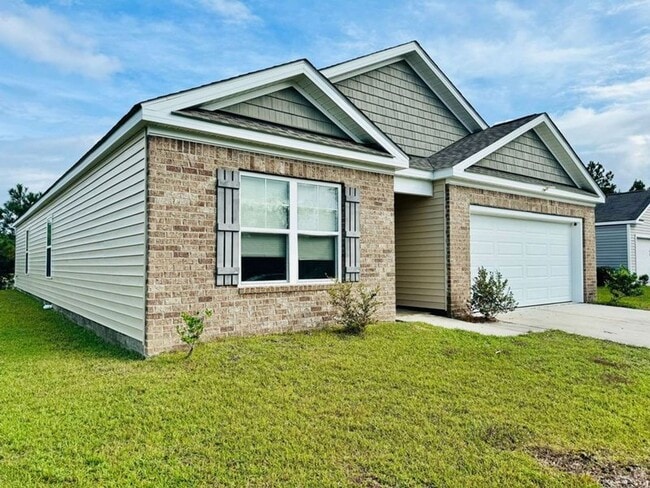 Building Photo - 4 bed, 2 bath-- Available NOW!!