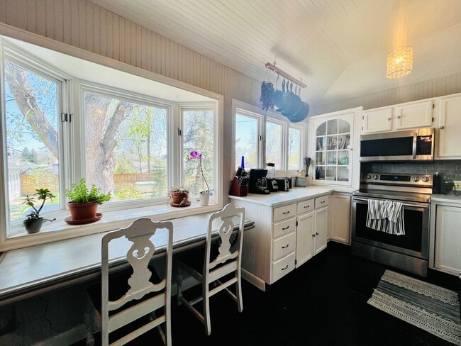 Building Photo - $0 DEPOSIT OPTION, CHARMING 3 BED 2 BATH TRADITIONAL BRICK HOME!! HUGE YARD, DETACHED GARAGE, COM...