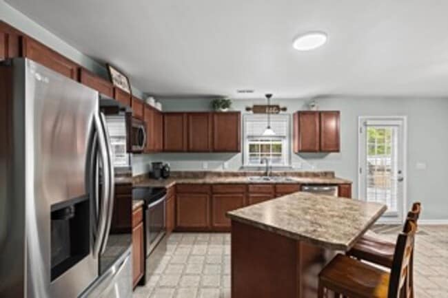 Building Photo - Lifestyle Focused