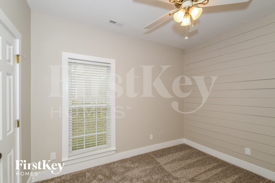 Building Photo - 209 Nottingham Dr