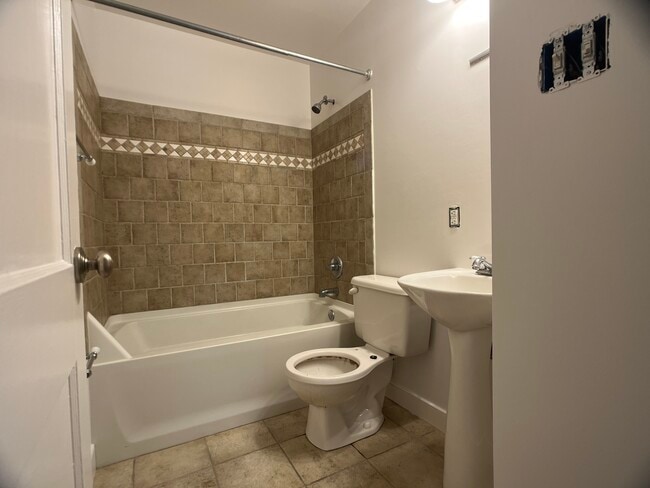Building Photo - 1503 Glenside Dr