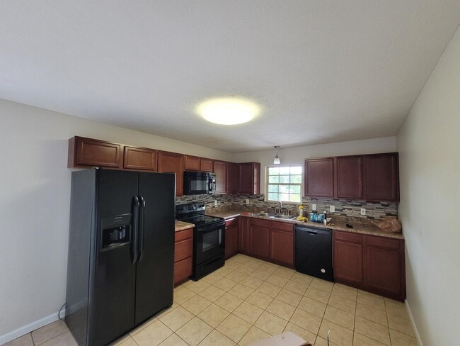 Building Photo - 2013 Paris Rd