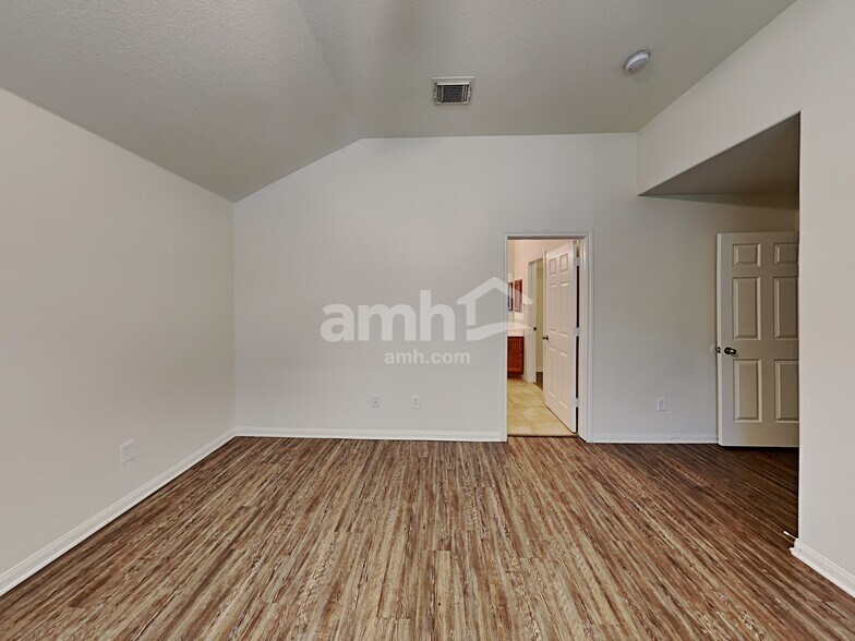 Building Photo - 3218 Woodchuck Rd