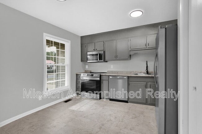Building Photo - 3304 Redfox Rd