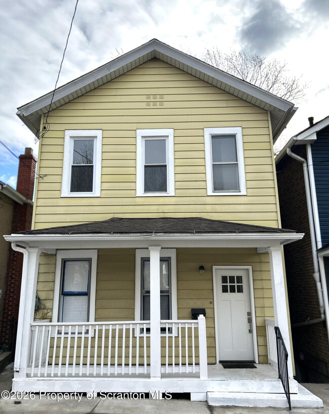 Building Photo - 210 N Bromley Ave