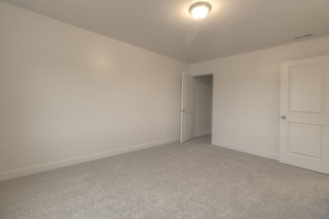 Building Photo - 3 Bedroom 2.5 Bathroom Payson Utah