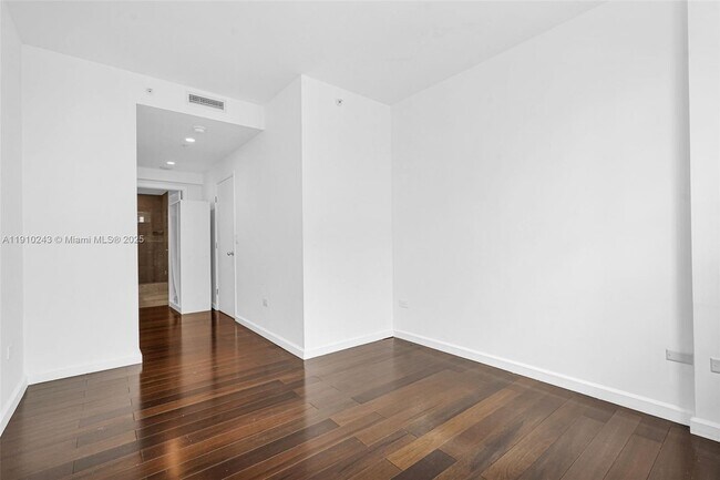 Building Photo - 801 Brickell Key Blvd