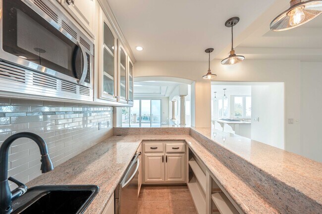 Building Photo - 3355 Palo Vista Dr
