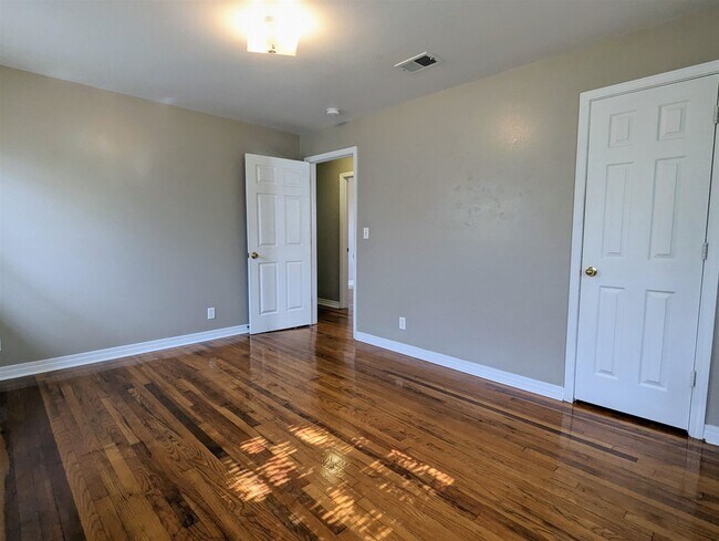 Building Photo - 2407 W Gonzalez St
