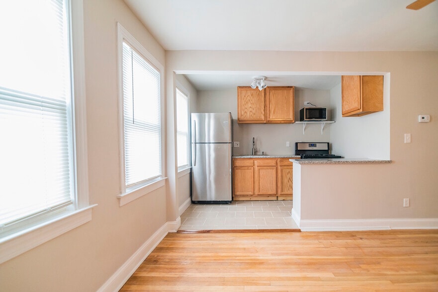 Kitchen - 1653 Northgate Rd