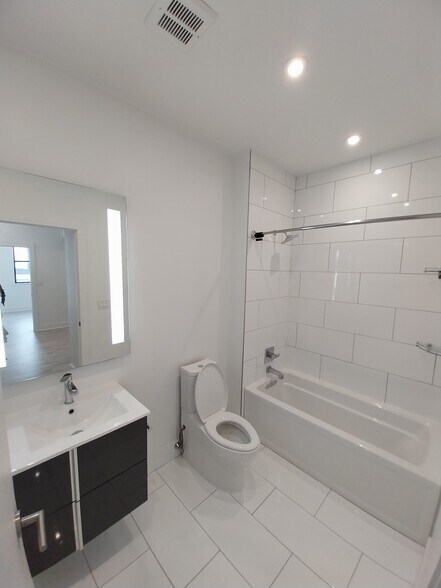 Building Photo - 1169 Hope St