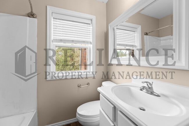 Building Photo - 2318 E Mesita St