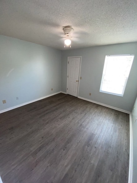 Building Photo - 350 Beverly St