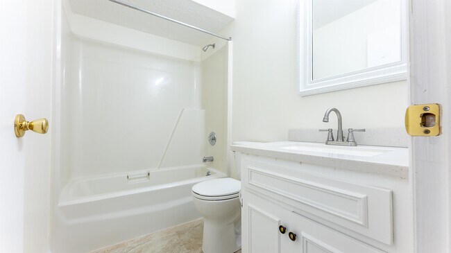 Building Photo - 6806 Cove Cir