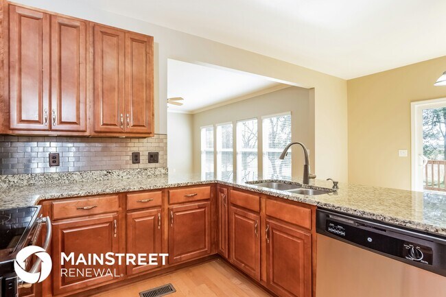 Building Photo - 422 Laurel Hills Dr