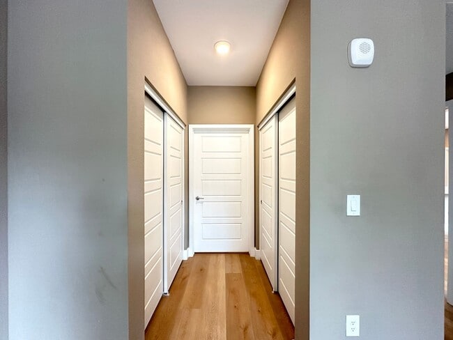 Building Photo - Charleston & 215 Aka Affinity