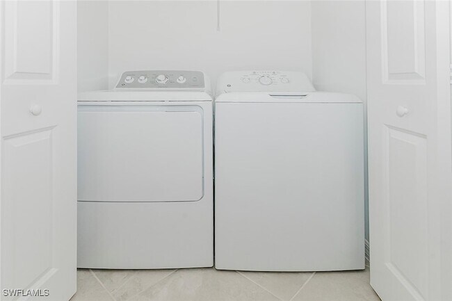 Building Photo - 5555 Double Eagle Cir