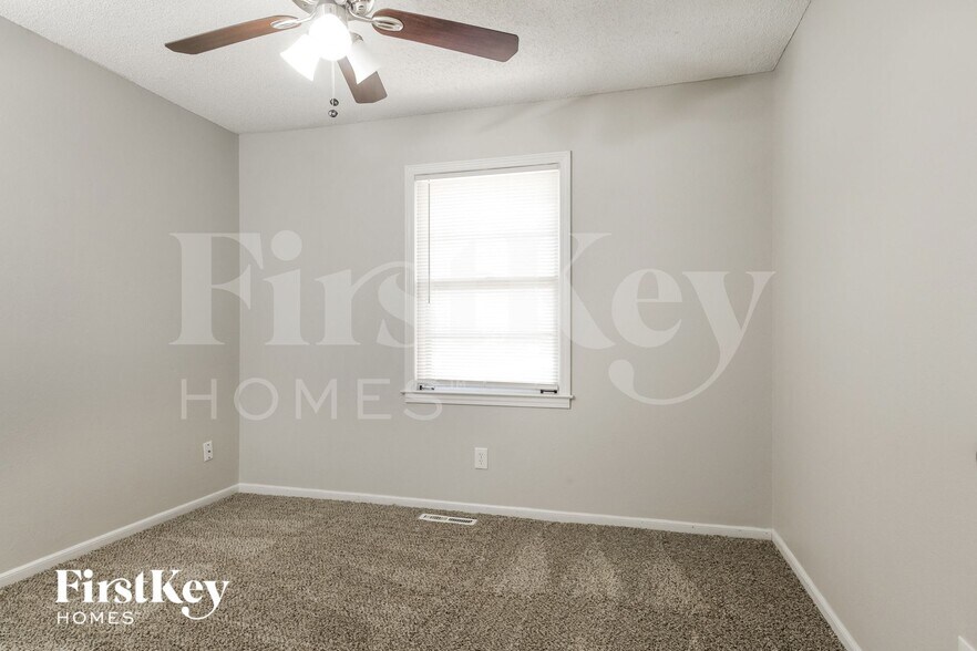 Building Photo - 16905 Lea Ave