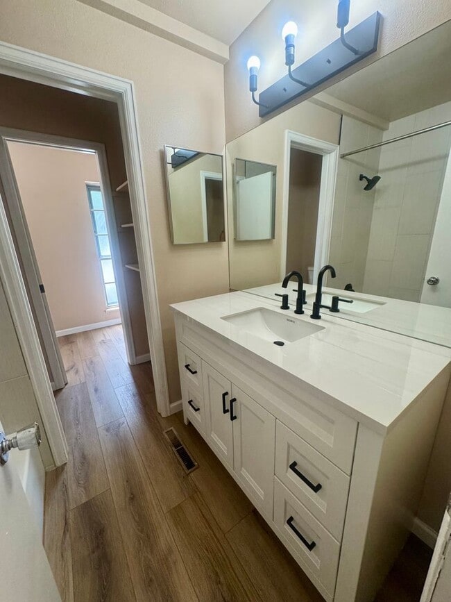 Building Photo - 4 Bedroom Home in Village 7, Centrally Loc...