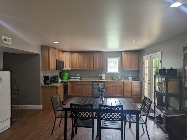 Building Photo - 447 Oliver Ridge Ln